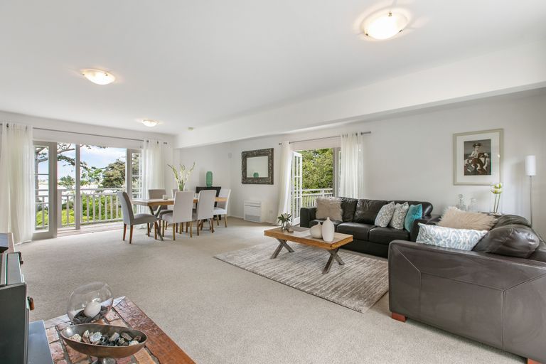 Photo of property in 59 Chatham Avenue, Paremoremo, Auckland, 0632