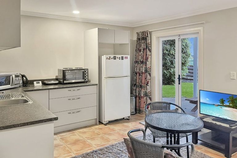 Photo of property in 186 Lake Terrace, Hilltop, Taupo, 3330