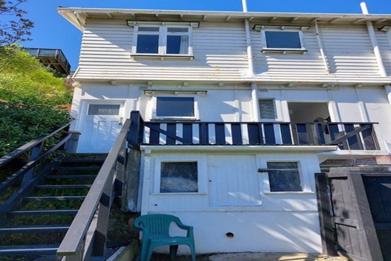 Photo of property in 70 Melbourne Road, Island Bay, Wellington, 6023