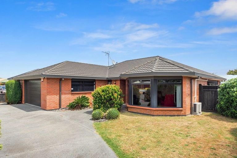 Photo of property in 83 Sandwich Road, St Andrews, Hamilton, 3200