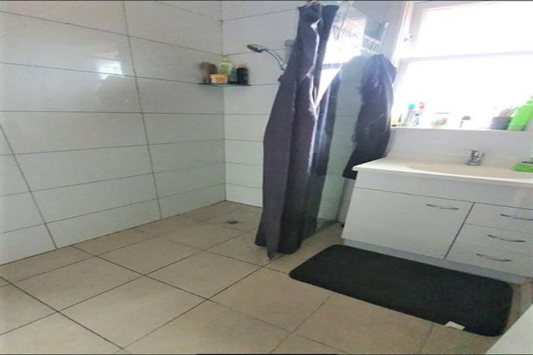 Photo of property in 2/1068 Fergusson Drive, Clouston Park, Upper Hutt, 5018