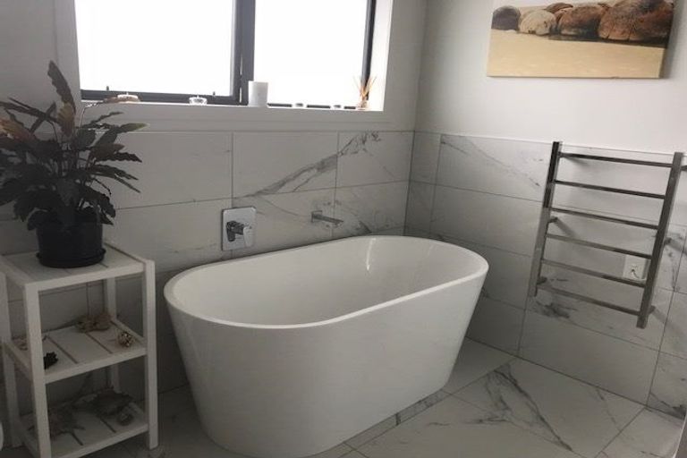 Photo of property in 6 Glenbank Road, Te Awanga, 4102