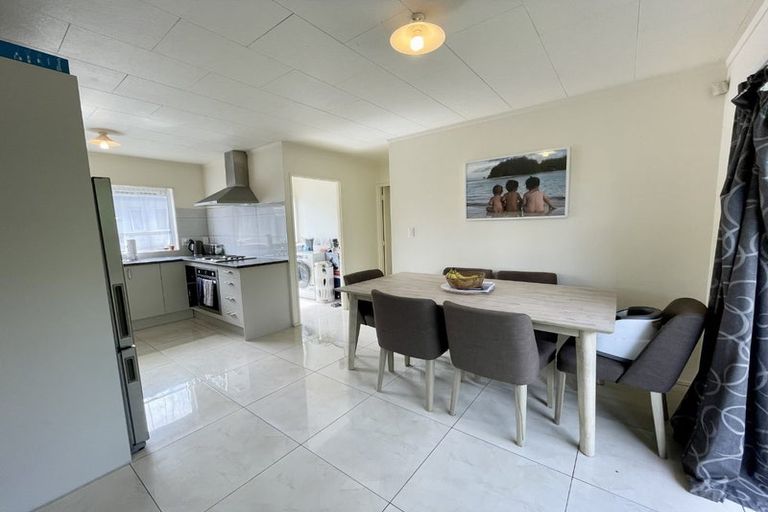 Photo of property in 2/15 Kirklow Place, Goodwood Heights, Auckland, 2105