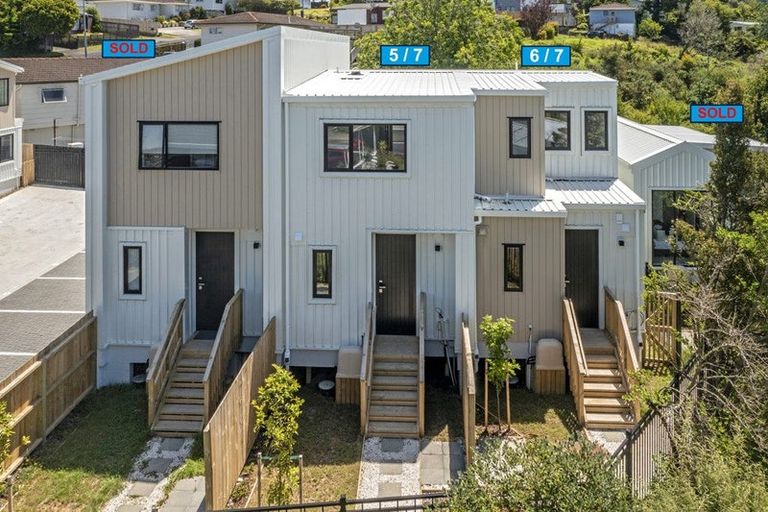 Photo of property in 5/7 Cedar Heights Avenue, Massey, Auckland, 0614