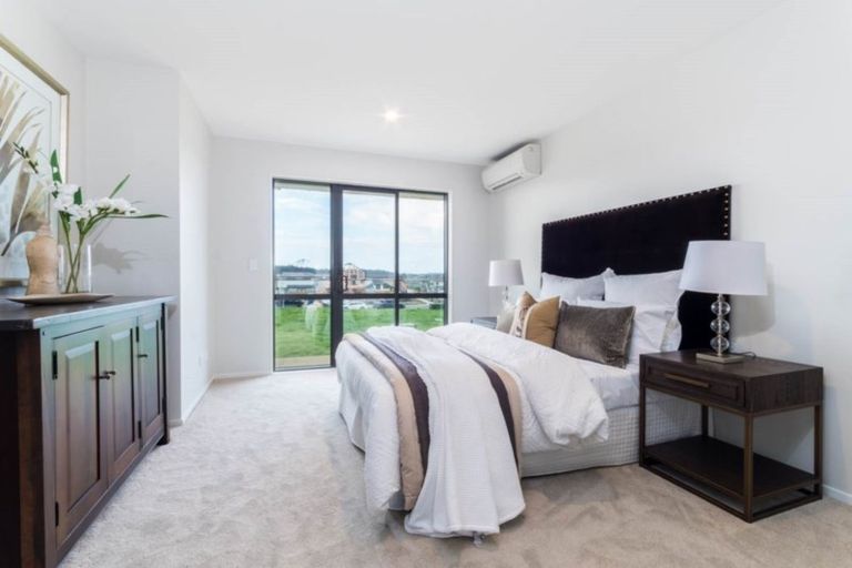 Photo of property in 15 Irving Place, Hobsonville, Auckland, 0616