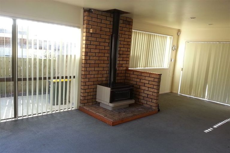 Photo of property in 16 Lina Place, Waiuku, 2123