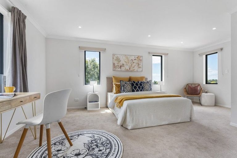 Photo of property in 34a Sovereign Place, Glenfield, Auckland, 0629