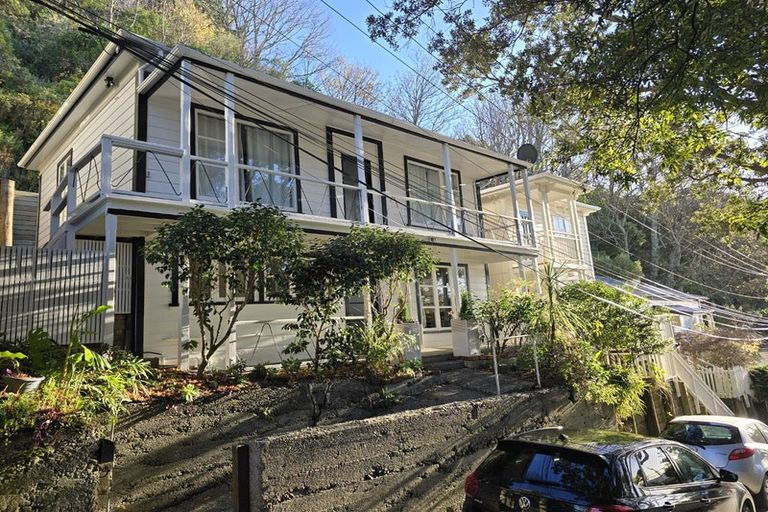 Photo of property in 35 Patanga Crescent, Thorndon, Wellington, 6011