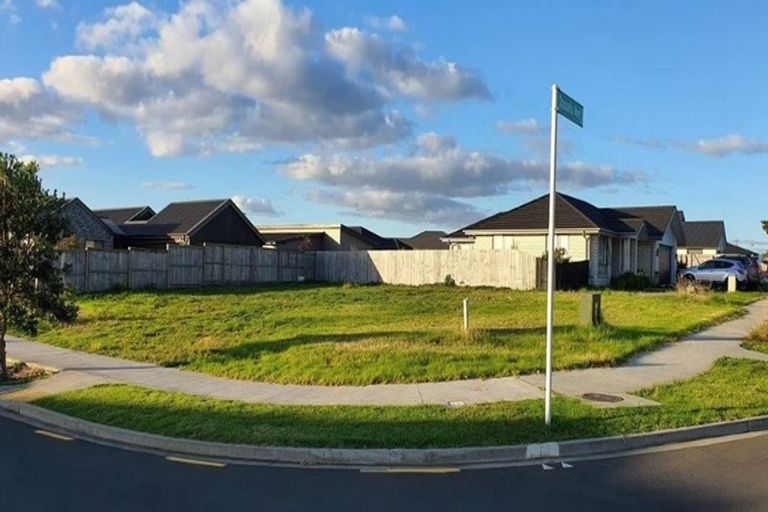 Photo of property in 6 Dame Nganeko Drive, Glenbrook, 2681