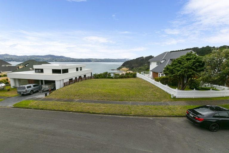 Photo of property in 18 Countess Close, Maupuia, Wellington, 6022