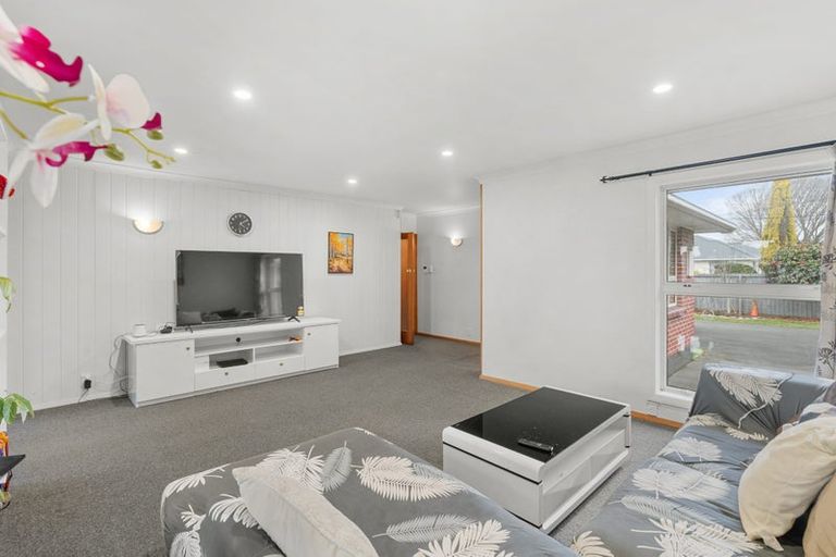 Photo of property in 33 Acacia Avenue, Upper Riccarton, Christchurch, 8041