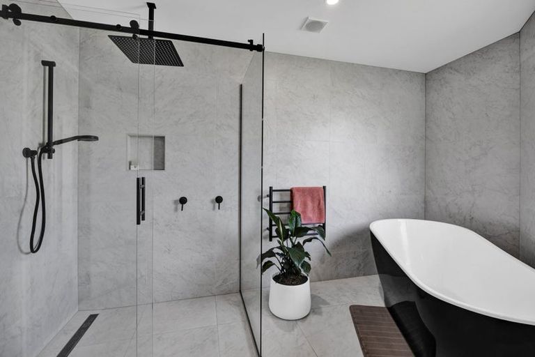 Photo of property in 1 Larlin Drive, Hawera, 4675