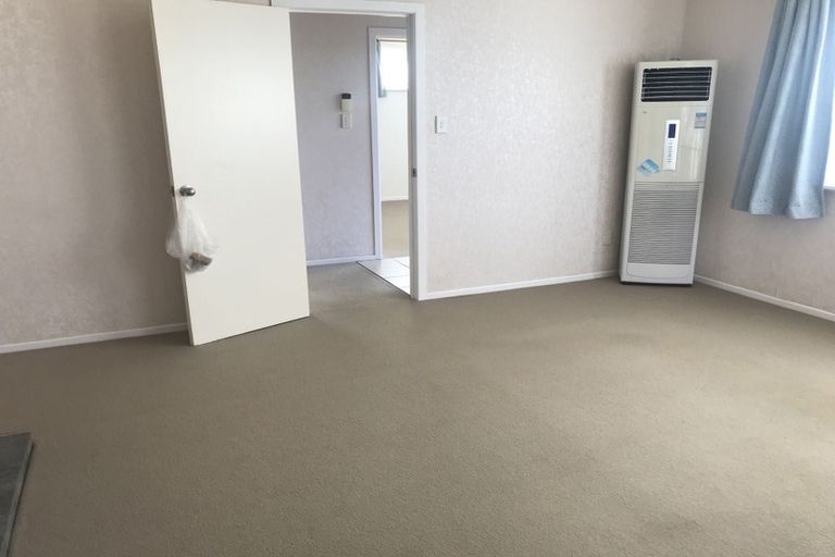 Photo of property in 17 Jamaica Place, Blockhouse Bay, Auckland, 0600