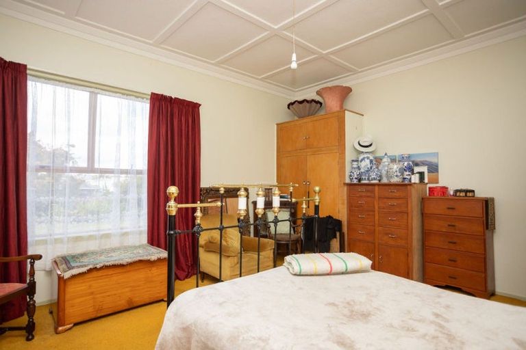 Photo of property in 10 Allardice Street, Dannevirke, 4930