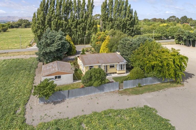 Photo of property in 37 Mcsaveneys Road, Marshland, Christchurch, 8051