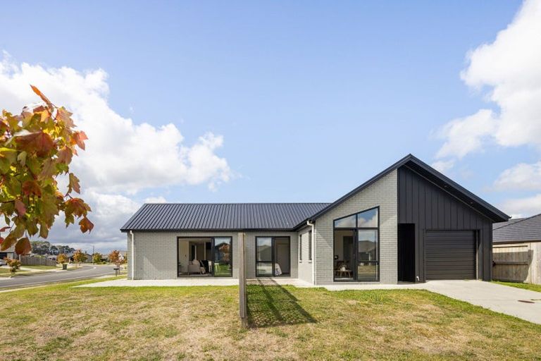 Photo of property in 19 Keerangi Place, Rototuna North, Hamilton, 3210