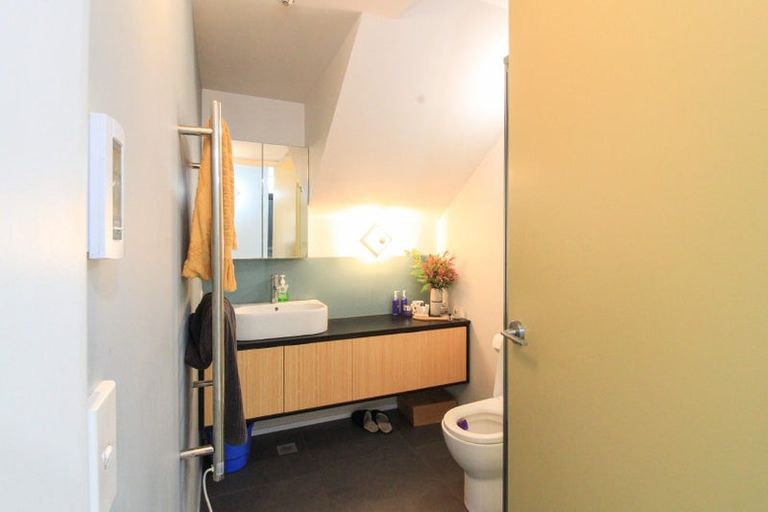 Photo of property in 76 Brougham Street, Mount Victoria, Wellington, 6011