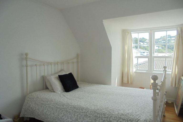 Photo of property in 35a Marine Parade, Seatoun, Wellington, 6022