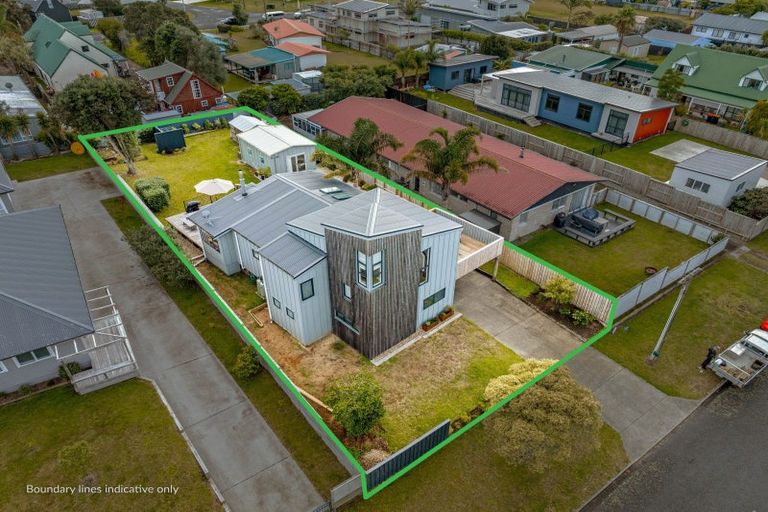 Photo of property in 221 Linton Crescent, Whangamata, 3620