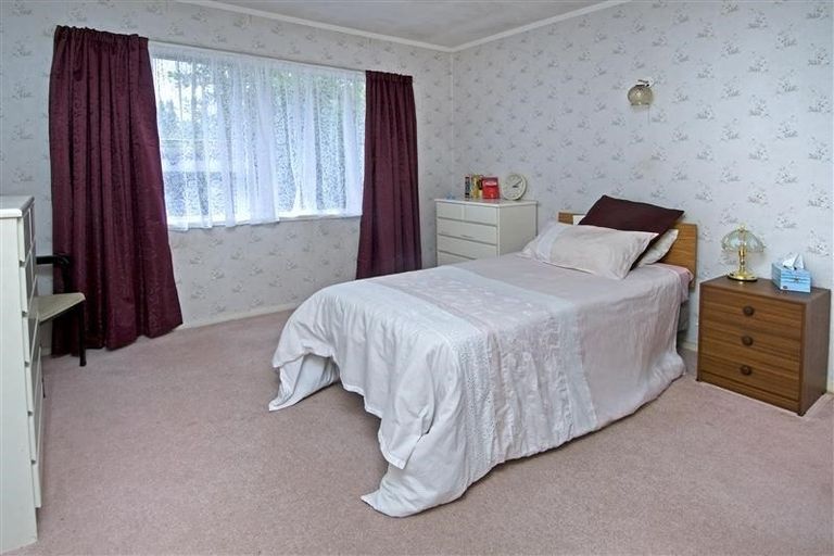 Photo of property in 2/1 Ribblesdale Road, Henderson, Auckland, 0612