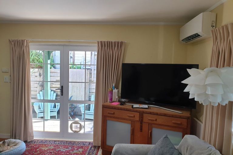 Photo of property in 25 Glenfern Road, Mellons Bay, Auckland, 2014