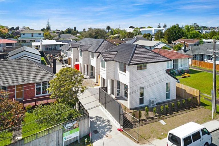 Photo of property in 14a Kirrie Avenue, Te Atatu South, Auckland, 0610