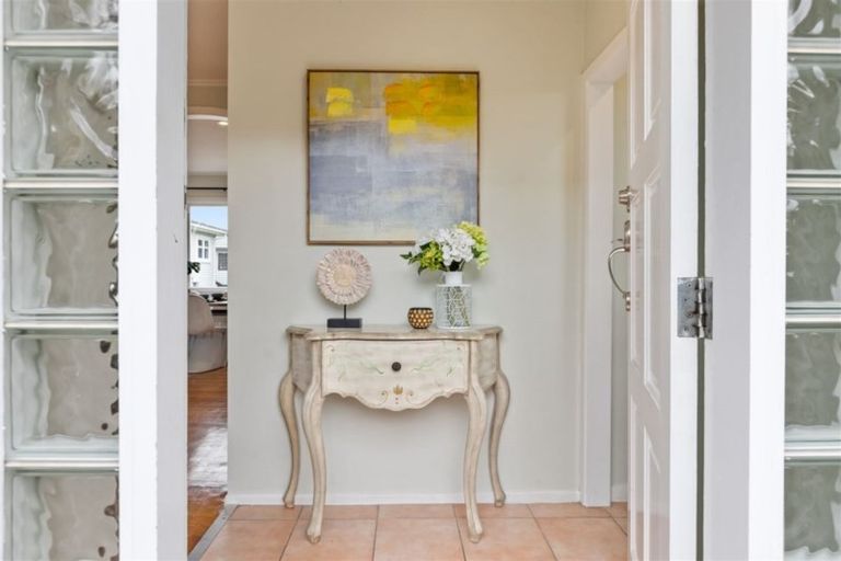 Photo of property in 1/154 Forrest Hill Road, Forrest Hill, Auckland, 0620