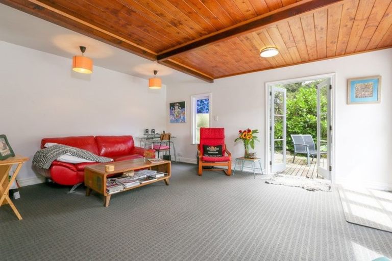Photo of property in 64 Mountain Road, Henderson Valley, Auckland, 0612