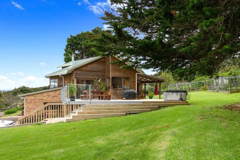 Photo of property in 15 Te Henga Road, Waitakere, Henderson, 0781