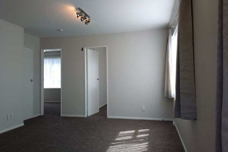 Photo of property in 1/43 Edgecombe Street, Newlands, Wellington, 6037