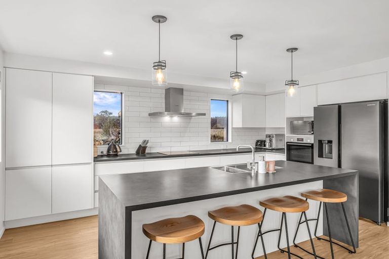 Photo of property in 102 Petries Road, Woodend, 7610