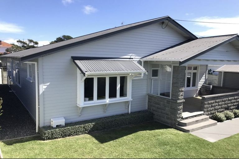 Photo of property in 76 Paynters Avenue, Strandon, New Plymouth, 4312