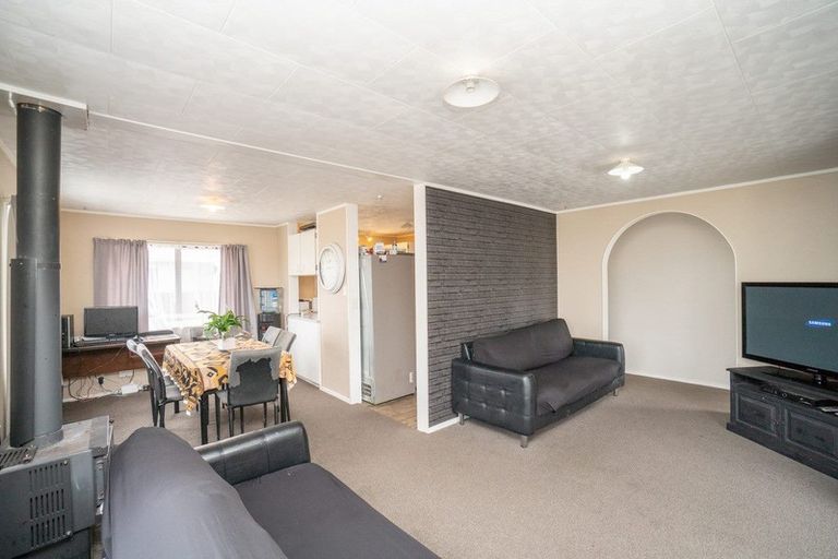Photo of property in 45 Chatsworth Place, Highbury, Palmerston North, 4412