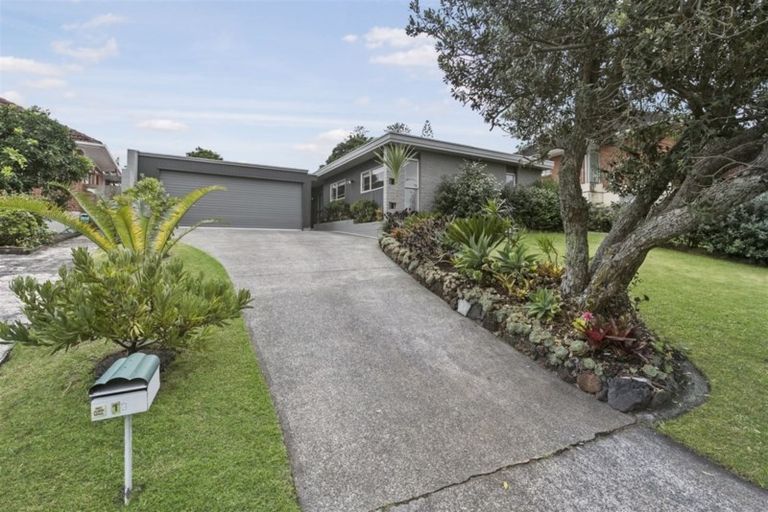 Photo of property in 13 James Evans Drive, Northcote, Auckland, 0627