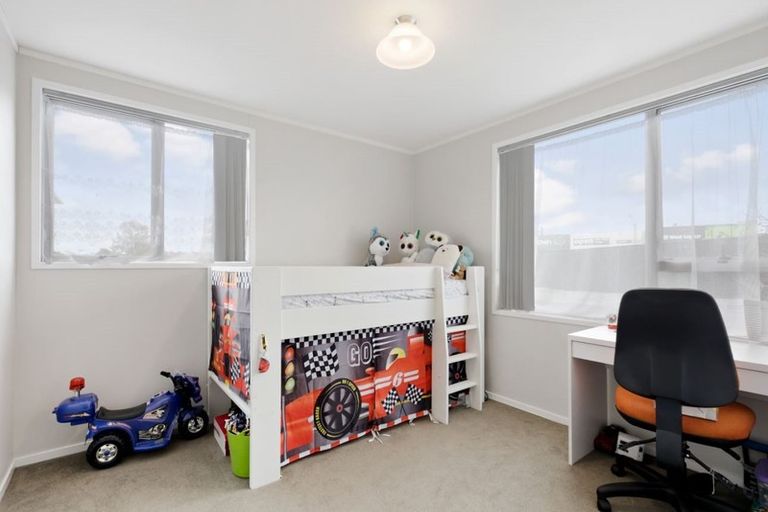 Photo of property in 41 Oreil Avenue, West Harbour, Auckland, 0618