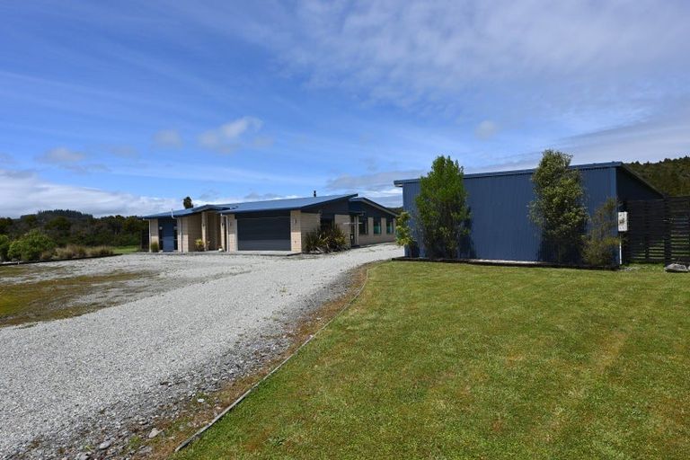Photo of property in 28 Craig Road, Ruatapu, Hokitika, 7883