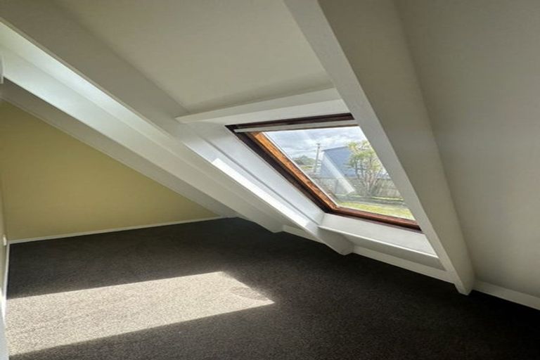 Photo of property in 2/4 Morton Avenue, Forrest Hill, Auckland, 0620