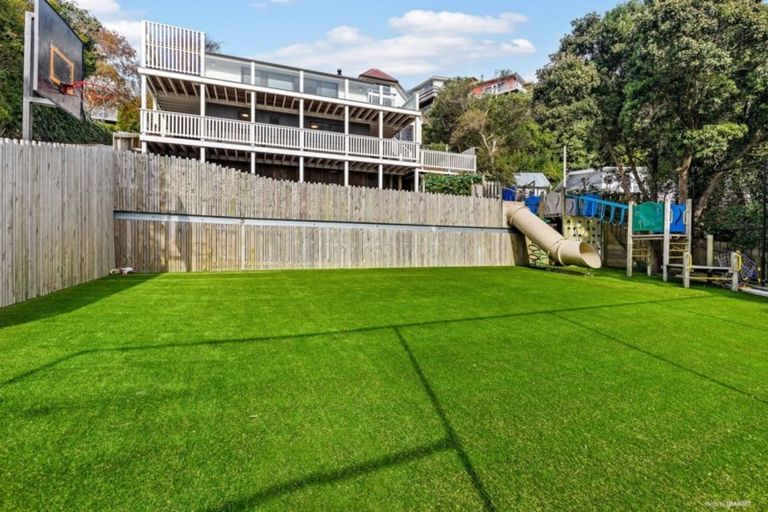 Photo of property in 147 Seatoun Heights Road, Miramar, Wellington, 6022