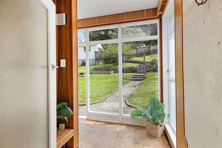 Photo of property in 7 Tainui Terrace, Tawa, Wellington, 5028