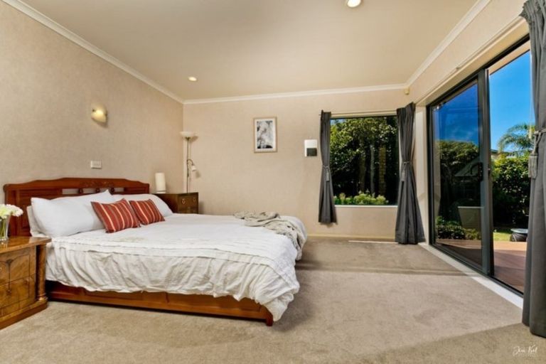 Photo of property in 48 Waldorf Crescent, Orewa, 0931