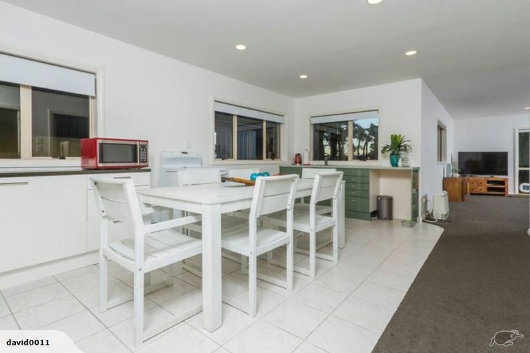 Photo of property in 2/25 Churchill Road, Murrays Bay, Auckland, 0630