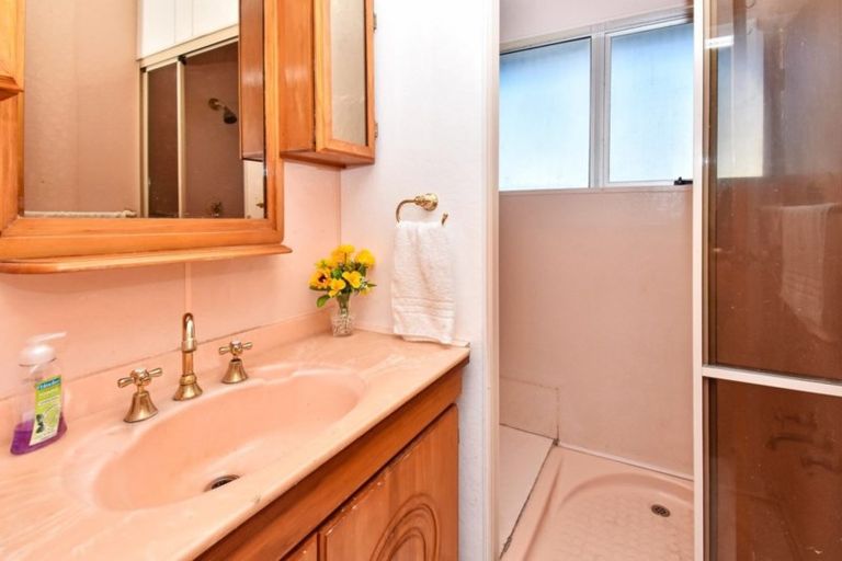 Photo of property in 10 Albertson Place, Manurewa, Auckland, 2102