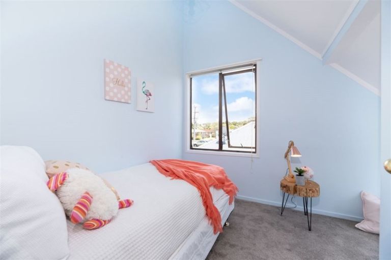 Photo of property in 2/8 Shakespeare Road, Milford, Auckland, 0620