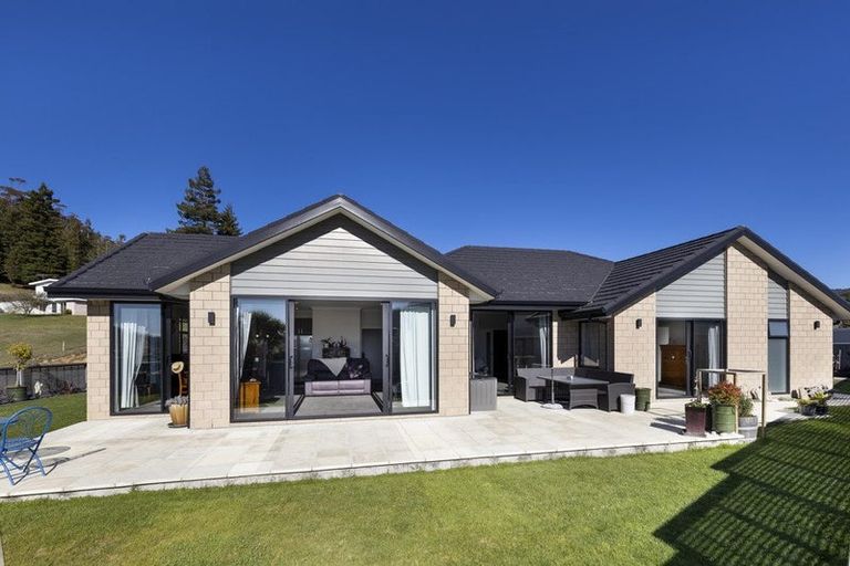 Photo of property in 10 Admiralty Place, Waikawa, Picton, 7220
