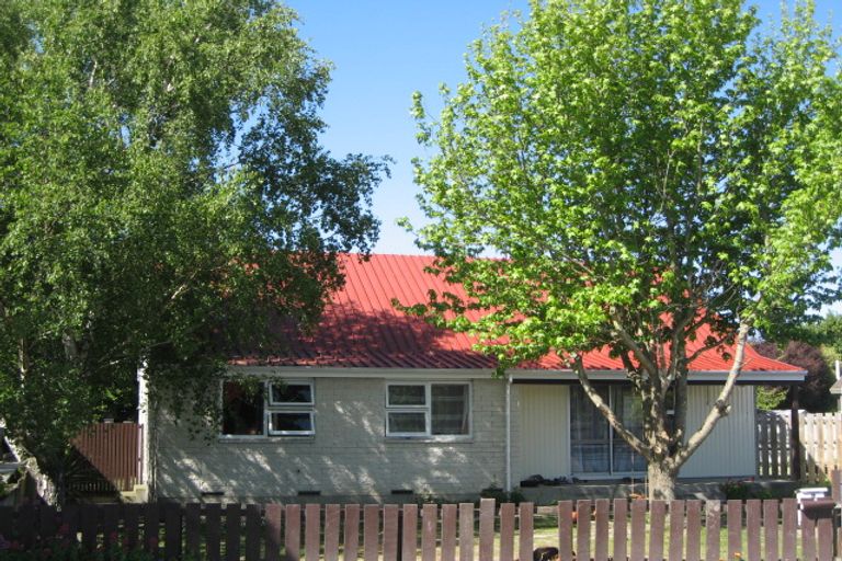 Photo of property in 8 Strack Place, Redwood, Christchurch, 8051