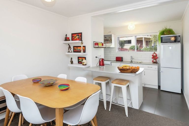 Photo of property in 2/16 Marriott Road, Pakuranga, Auckland, 2010