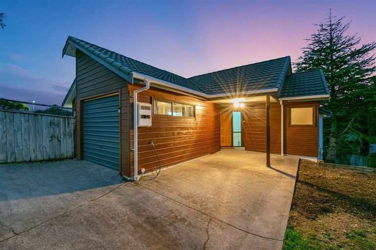 Photo of property in 64 Birdwood Road, Swanson, Auckland, 0612