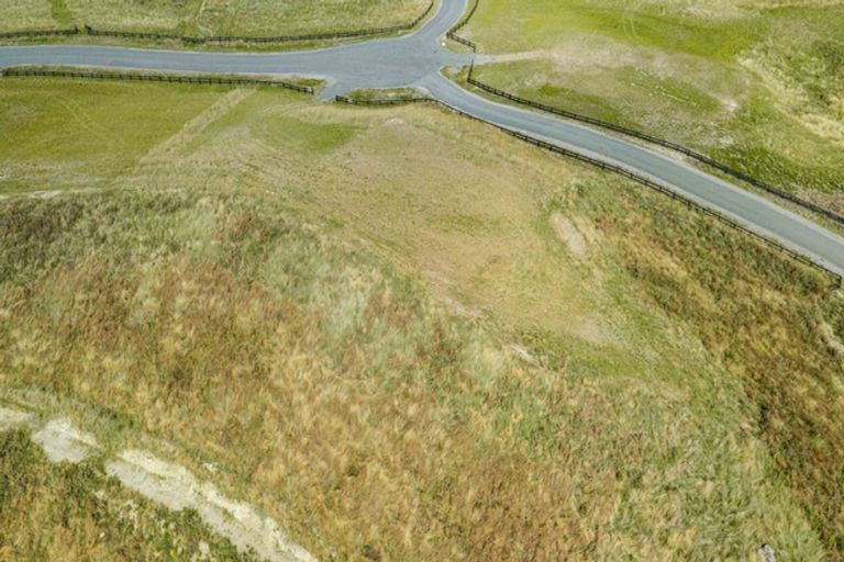 Photo of property in 10 Olsen Place, Kinloch, 3385