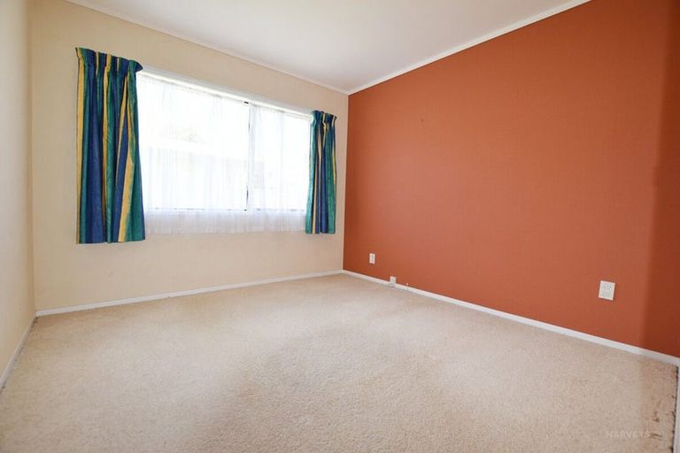Photo of property in 3 Chardon Place, Henderson, Auckland, 0612
