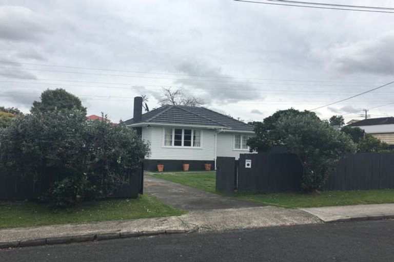 Photo of property in 3 Cornwall Street, Te Atatu South, Auckland, 0610